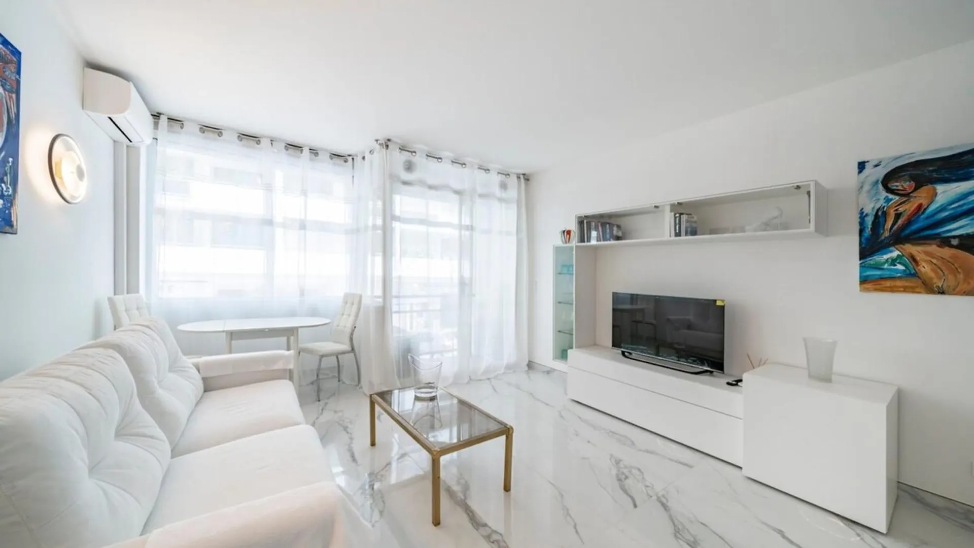 Nice 2-3 Bedroom Ideally Located Cannes