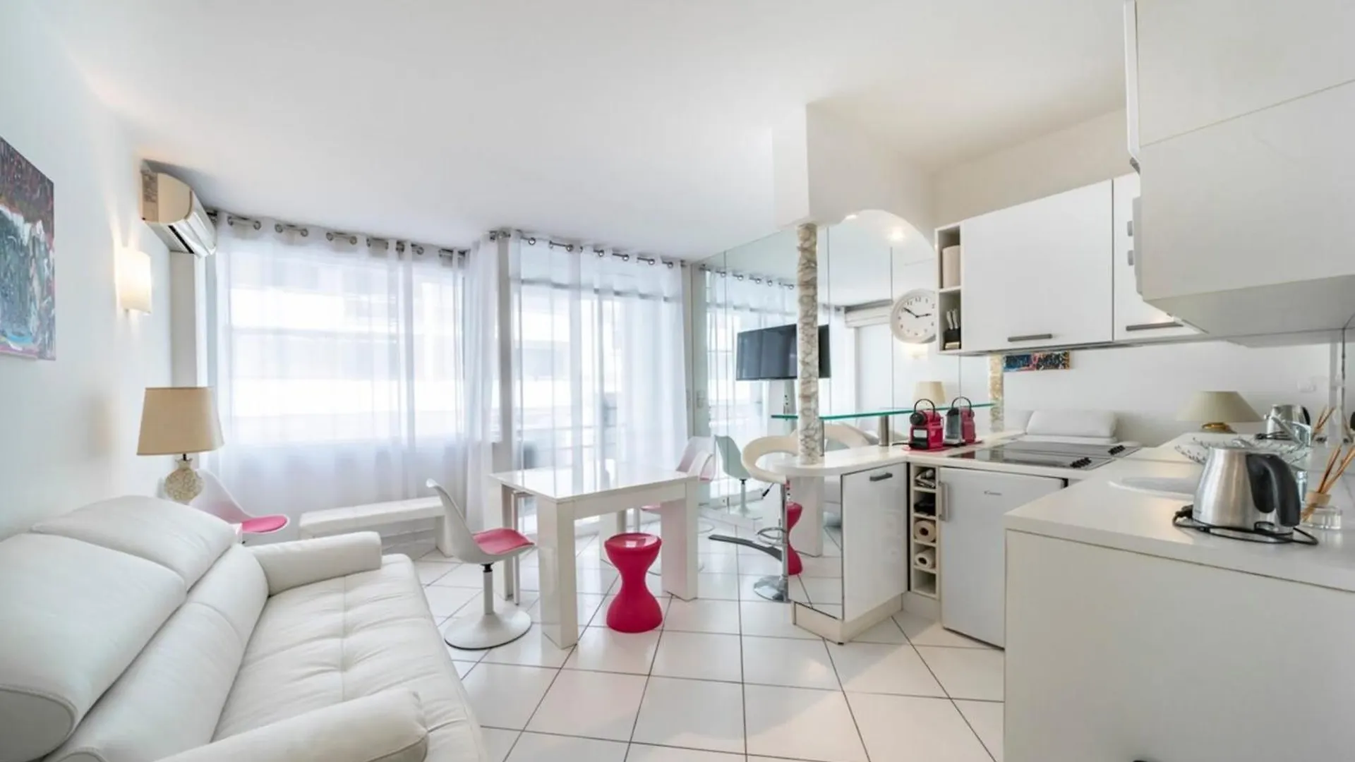 Nice 2-3 Bedroom Ideally Located Cannes Apartment
