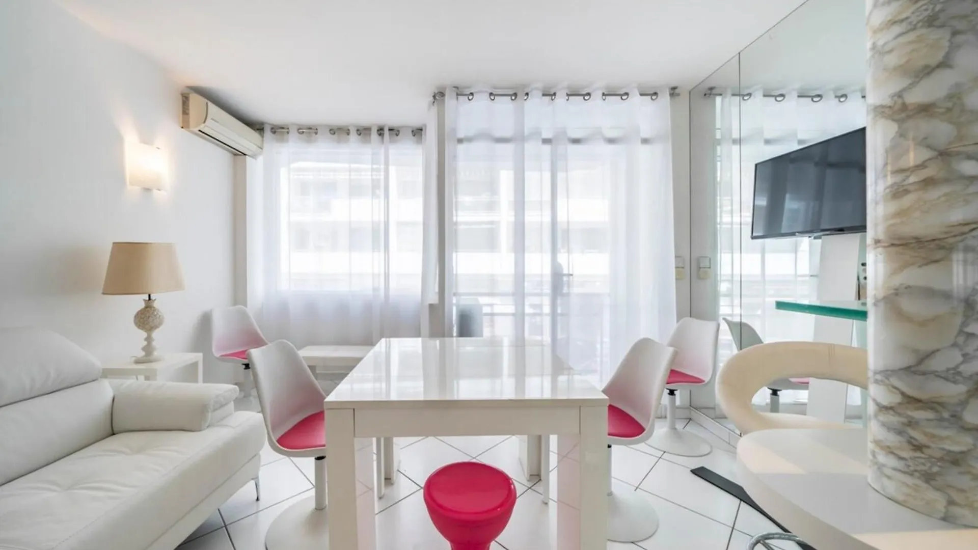 Nice 2-3 Bedroom Ideally Located Cannes